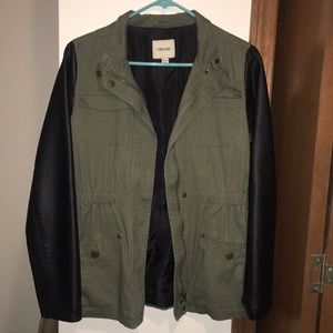 🍁Army green & faux leather jacket!🍁